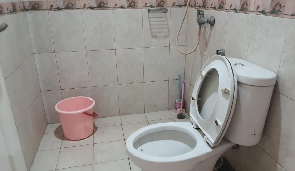 Disewakan rumah semi furnish besar di komplek buana hijau lestari