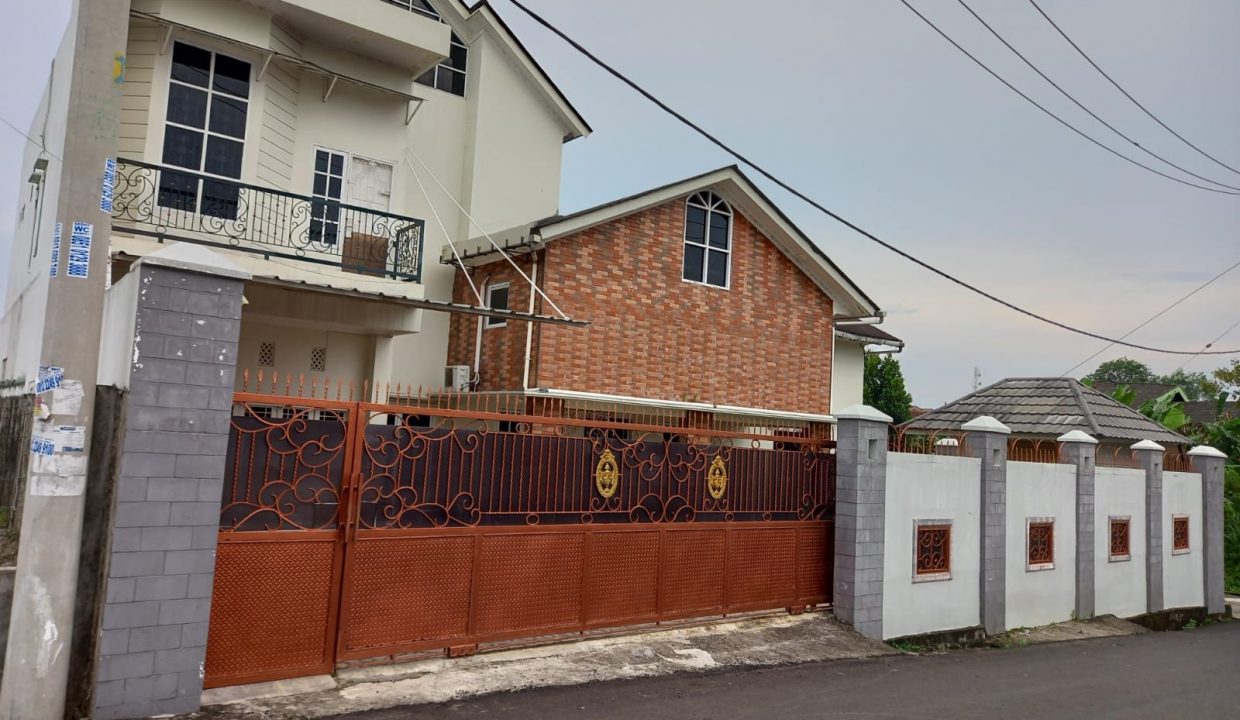 Dijual Rumah Mewah 2 lantai di komplek PU Sukamaju (1)