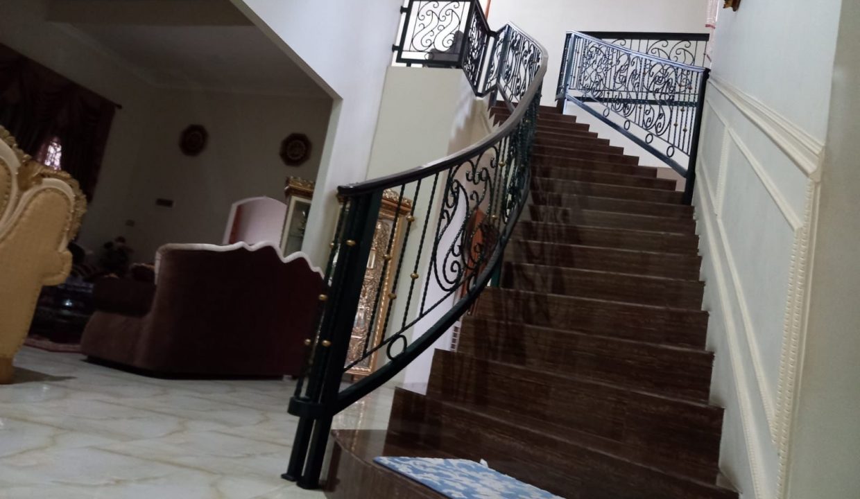 Dijual Rumah Mewah 2 lantai di komplek PU Sukamaju (2)