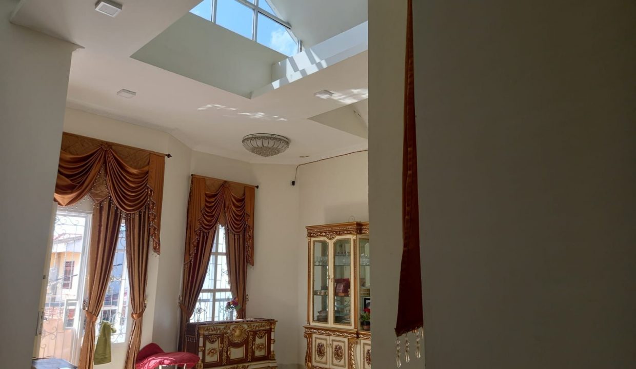 Dijual Rumah Mewah 2 lantai di komplek PU Sukamaju (6)