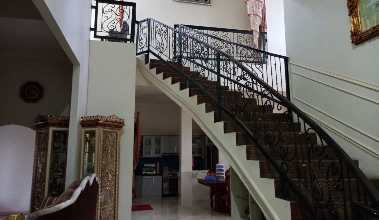 Dijual Rumah Mewah 2 lantai di komplek PU Sukamaju (7)