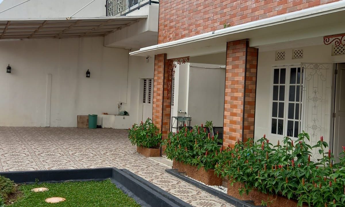 Dijual Rumah Mewah 2 lantai di komplek PU Sukamaju (9)