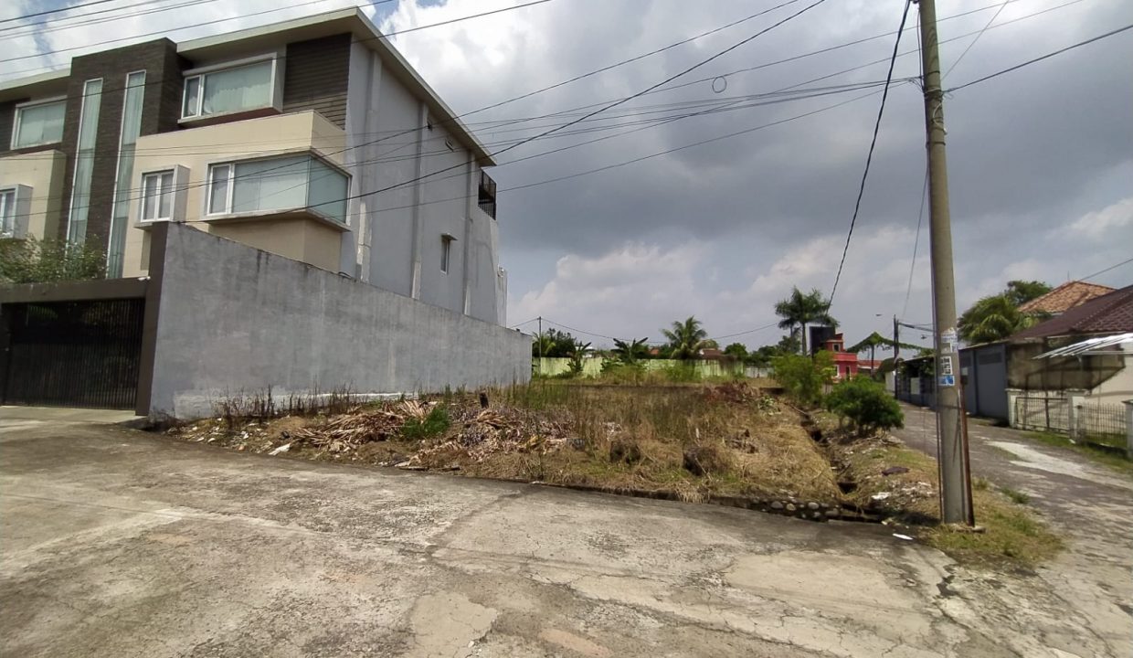 Dijual tanah kavling luas 317 m2 posisi Hook jalan panda komplek Kedamaian (1)