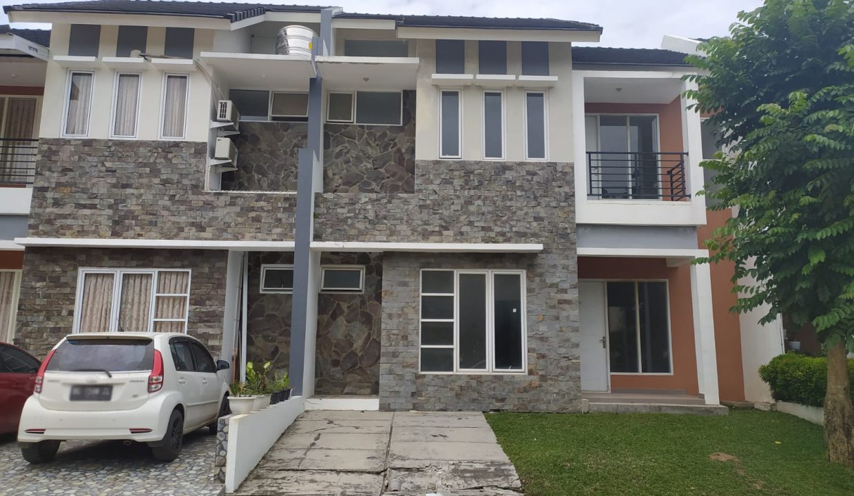 Dijual rumah view danau dalam komplek The Pavillion Citra Grand City (0,3)