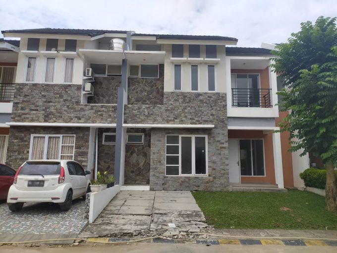 Dijual Rumah View Danau dalam Komplek The Pavillion Citra Grand City
