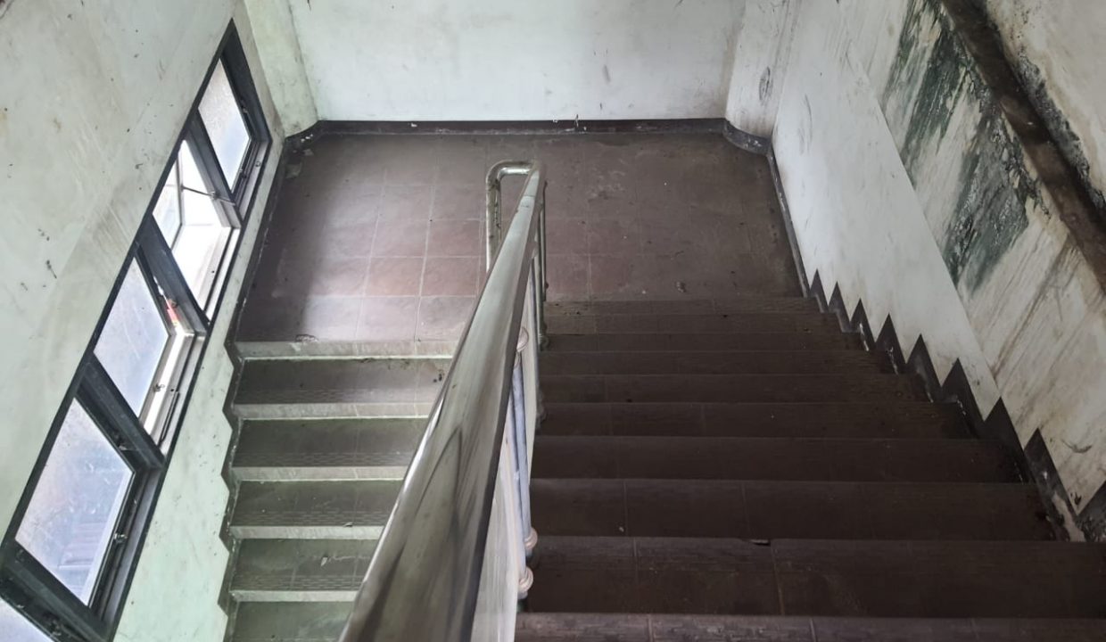 Disewakan gedung jalan ahmad Yani (24)