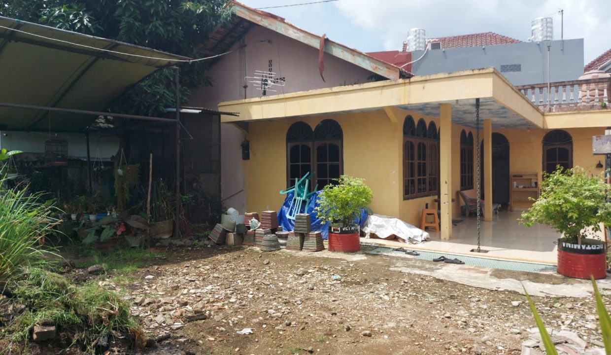 Dijual Tanah Luas Bonus Rumah di Jl Kelapa Puyuh 1 samping Bukit Palm Residence Saptamarga Palembang. (0,7)