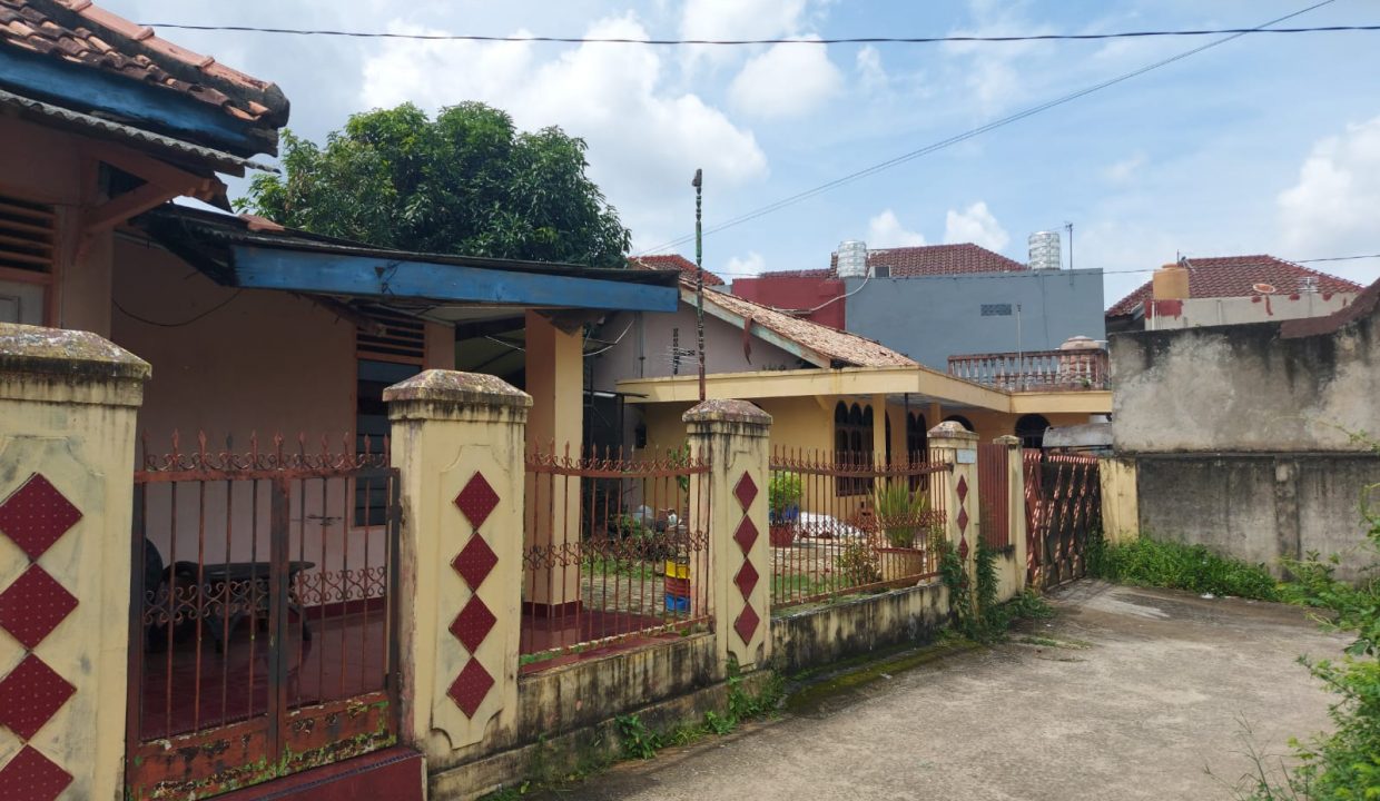 Dijual Tanah Luas Bonus Rumah di Jl Kelapa Puyuh 1 samping Bukit Palm Residence Saptamarga Palembang. (3)