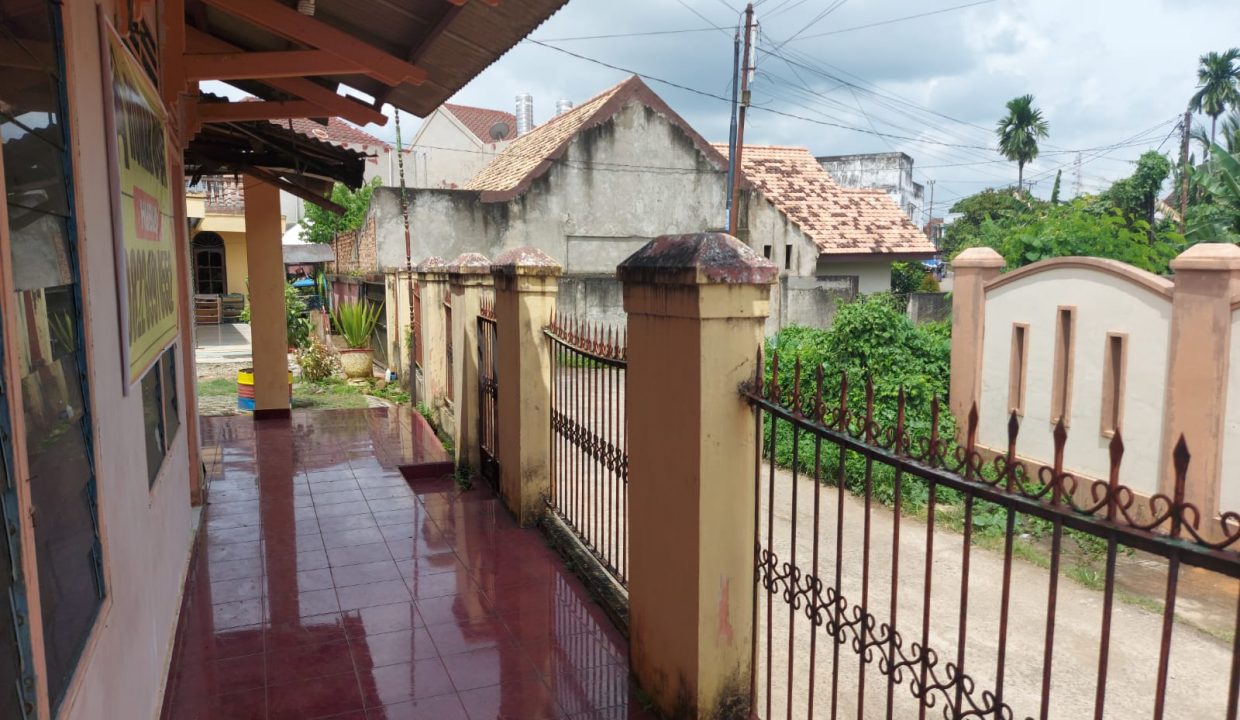 Dijual Tanah Luas Bonus Rumah di Jl Kelapa Puyuh 1 samping Bukit Palm Residence Saptamarga Palembang. (8)