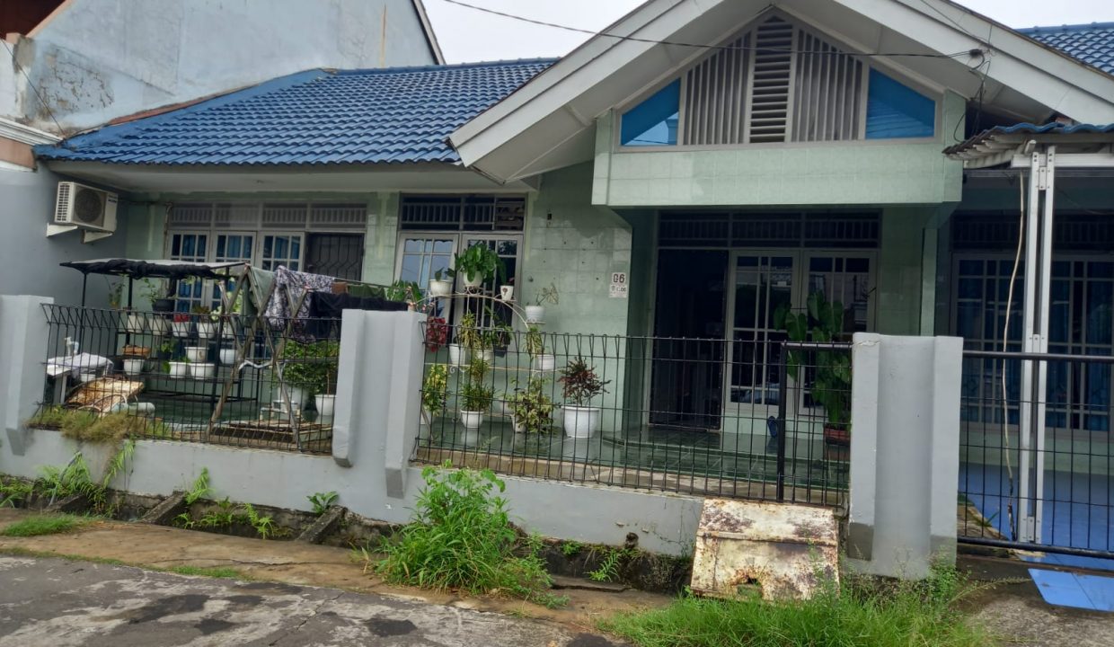 Dijualdisewakan rumah cantik bersih terawat di dalam komplek perumahan (0,2)