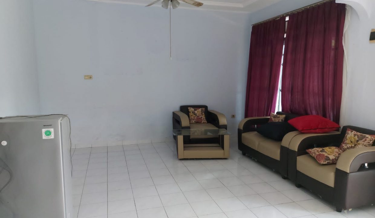 Dijualdisewakan rumah cantik bersih terawat di dalam komplek perumahan (1)
