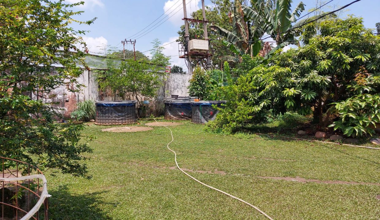 Dijual Rumah Bagus dengan Halaman Luas di Jalan Abdul Rozak (9)