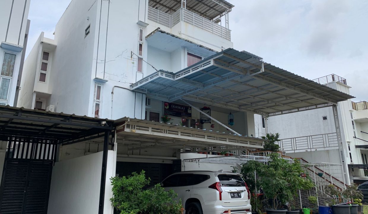 Dijual rumah cantik lengkap dengan kolam renang di lokasi favorit jl Demang Ningrat (0,9)