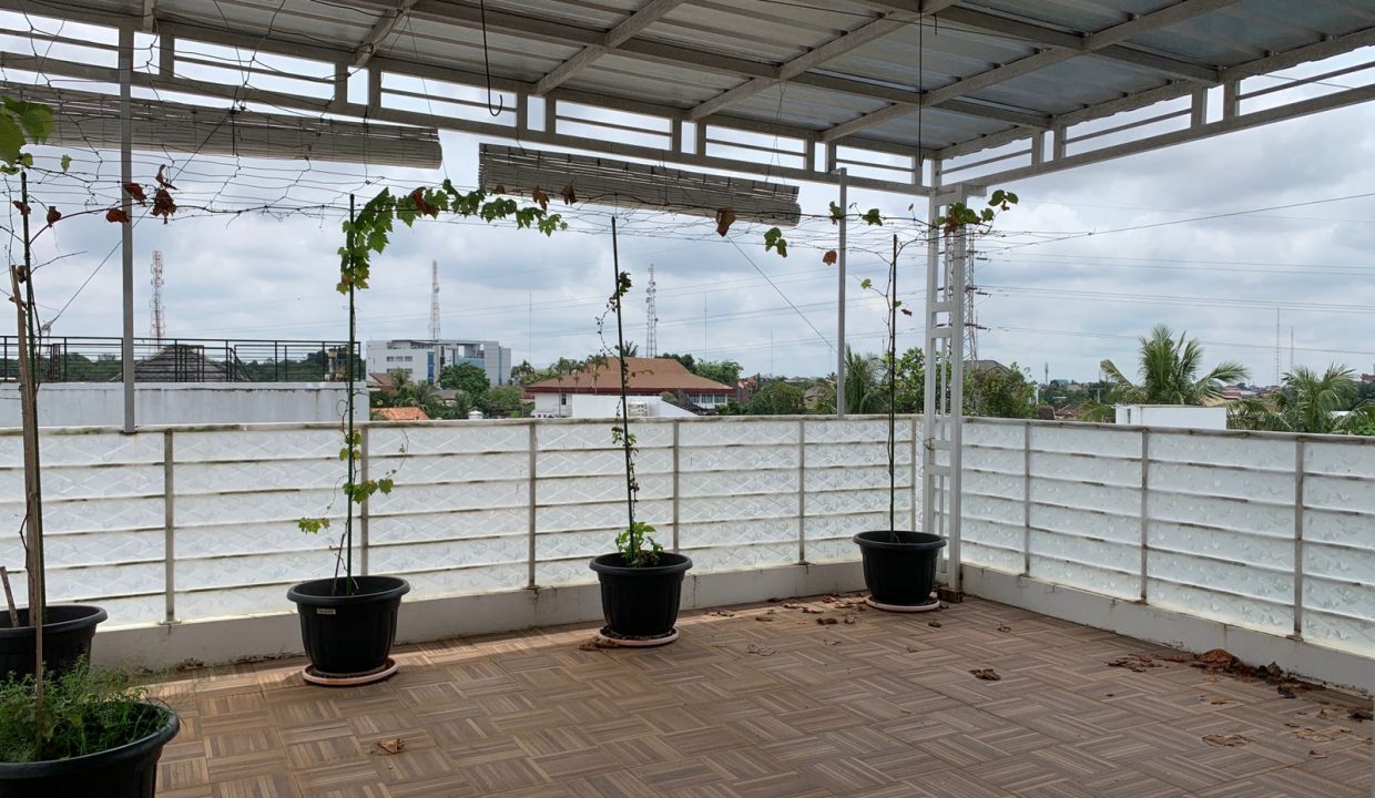 Dijual rumah cantik lengkap dengan kolam renang di lokasi favorit jl Demang Ningrat (7)