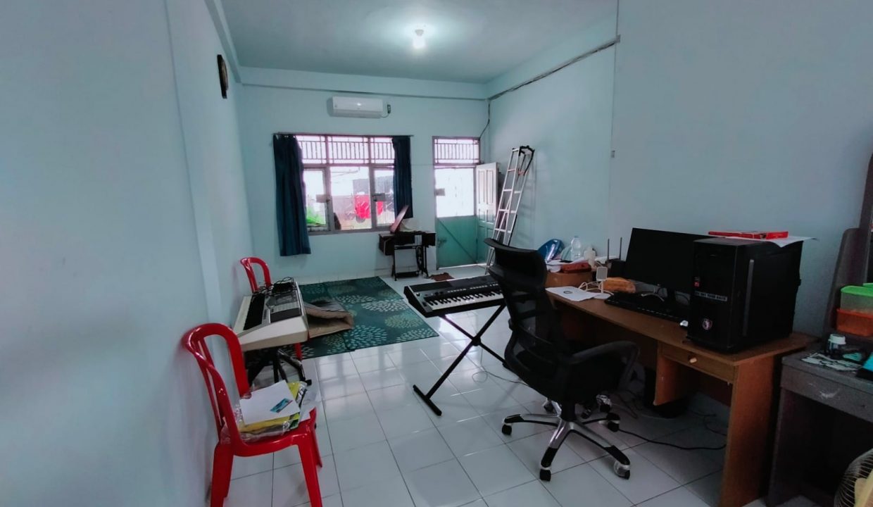 Townhouse Cantik & Terawat semi furnish 2 ,5 Lantai di Lapangan Hatta Palembang (1)