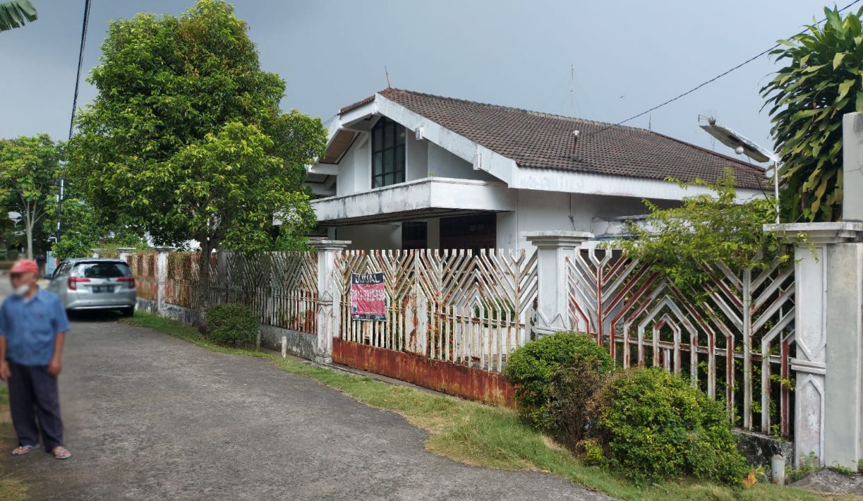 Dijual Rumah besar kolam renang manunggal (1)