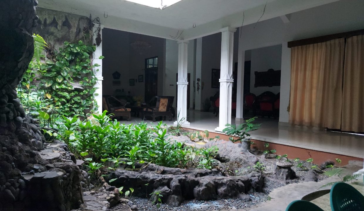 Dijual Rumah besar kolam renang manunggal (2)