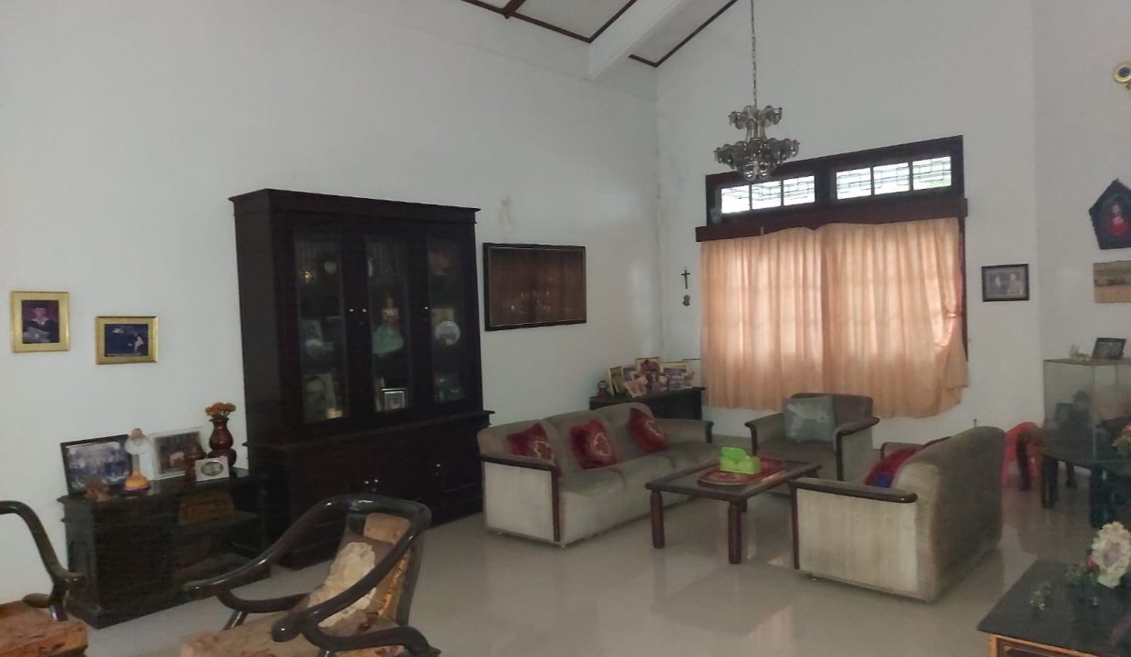 Dijual Rumah besar kolam renang manunggal (5)
