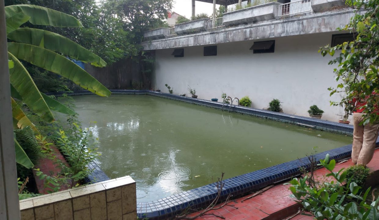 Dijual Rumah besar kolam renang manunggal (6)