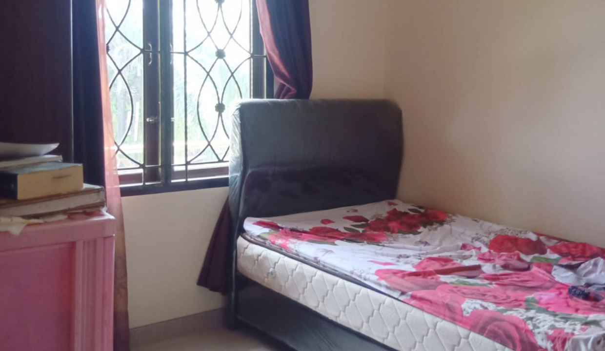 DIJUAL RUMAH MEWAH 2 LANTAI DAN HALAMAN LUAS (1)