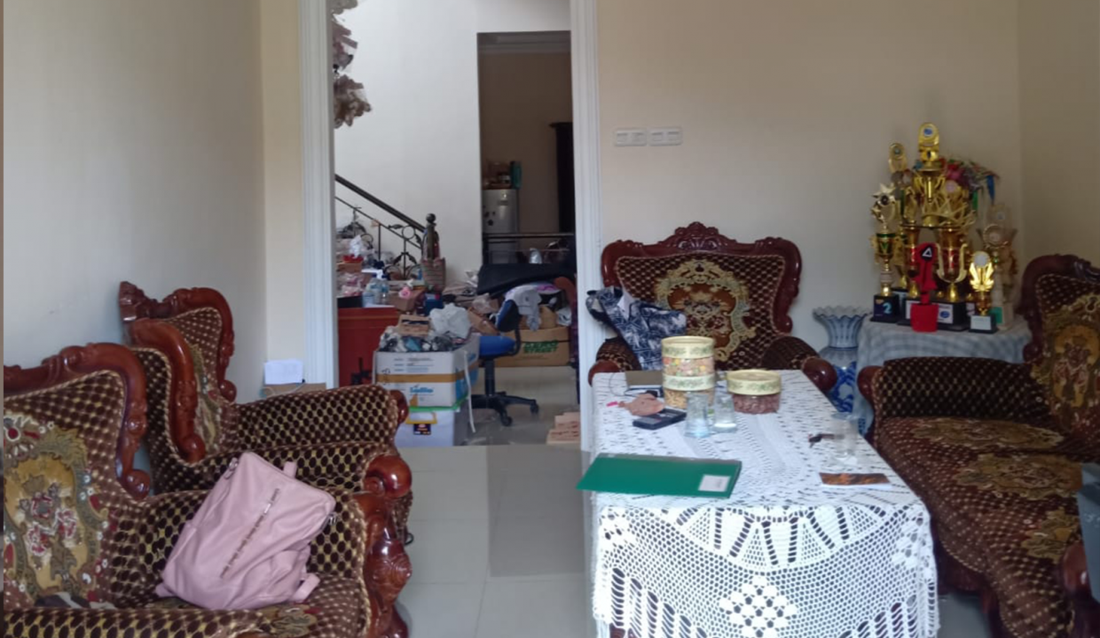 DIJUAL RUMAH MEWAH 2 LANTAI DAN HALAMAN LUAS
