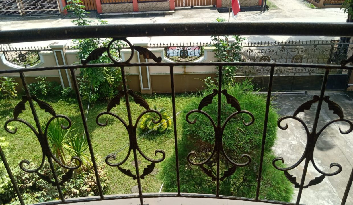 DIJUAL RUMAH MEWAH 2 LANTAI DAN HALAMAN LUAS (2)