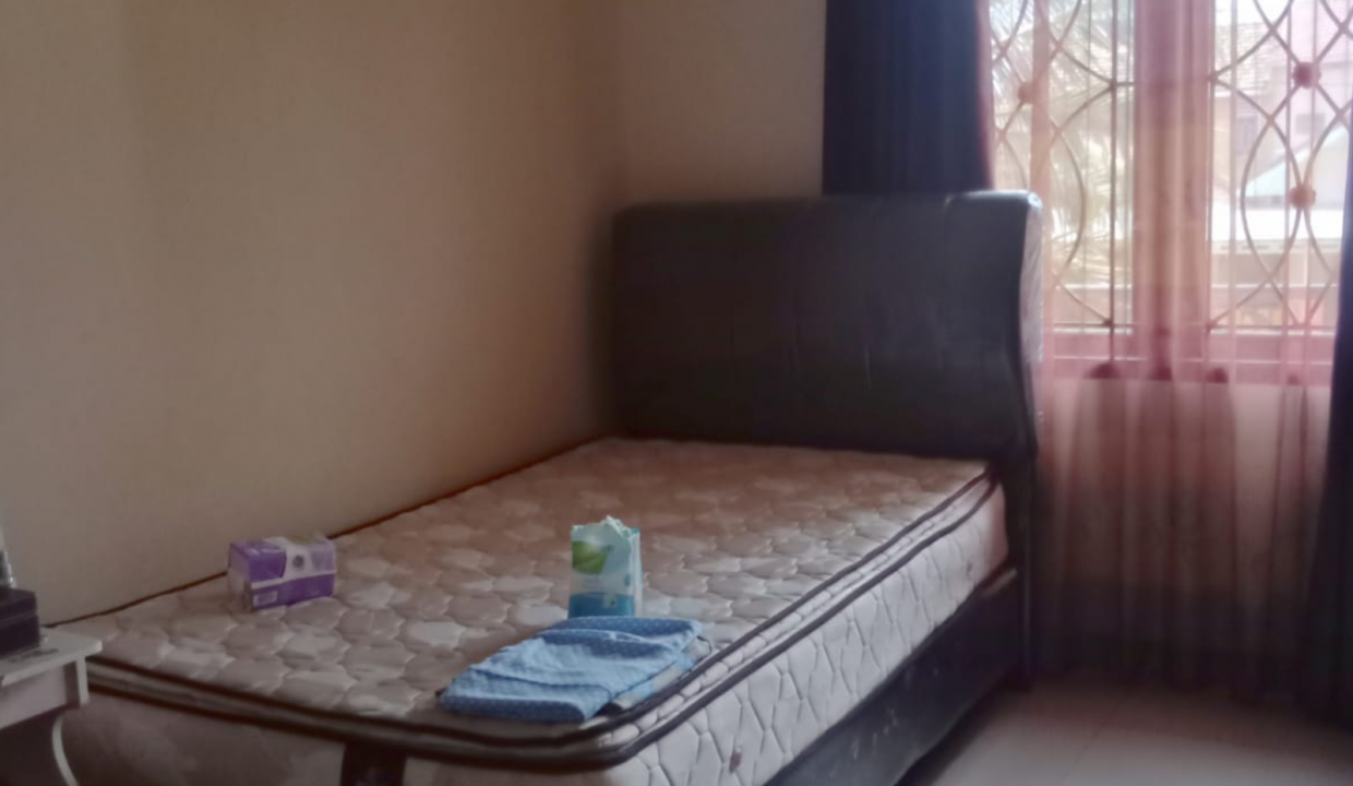 DIJUAL RUMAH MEWAH 2 LANTAI DAN HALAMAN LUAS (2)