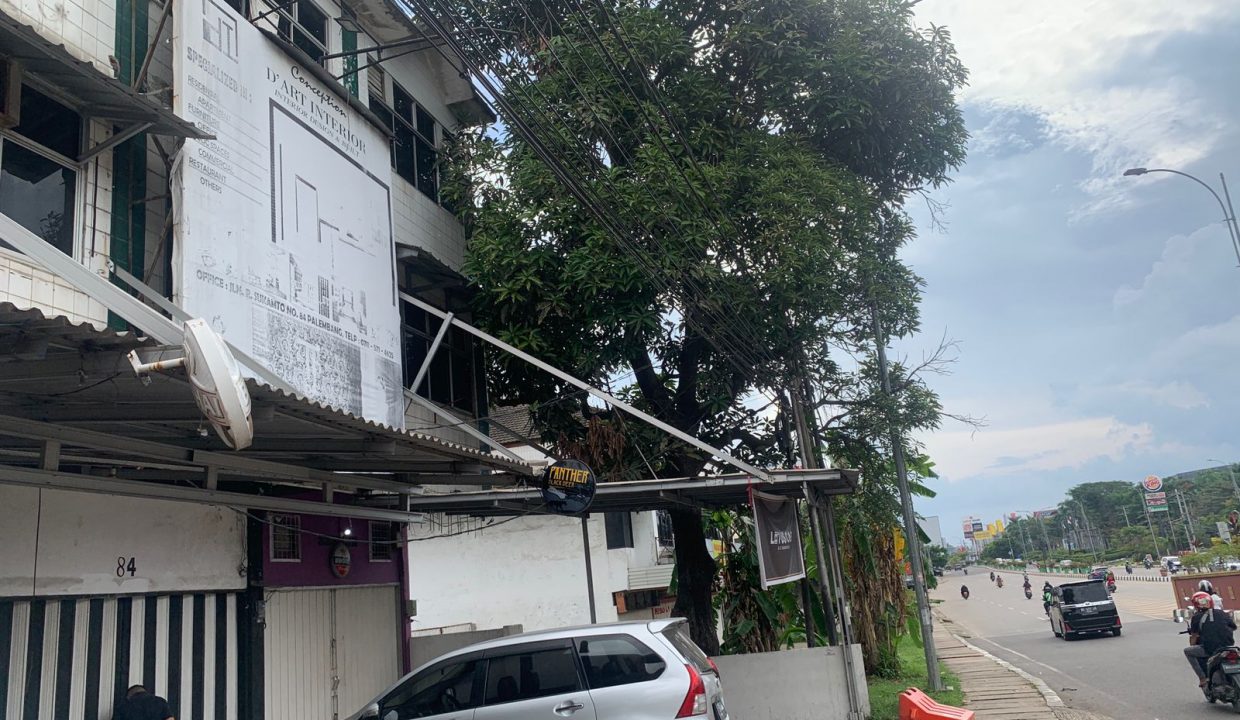 Dijual 1 Unit Ruko siap pakai Jalan R Soekamto (1)