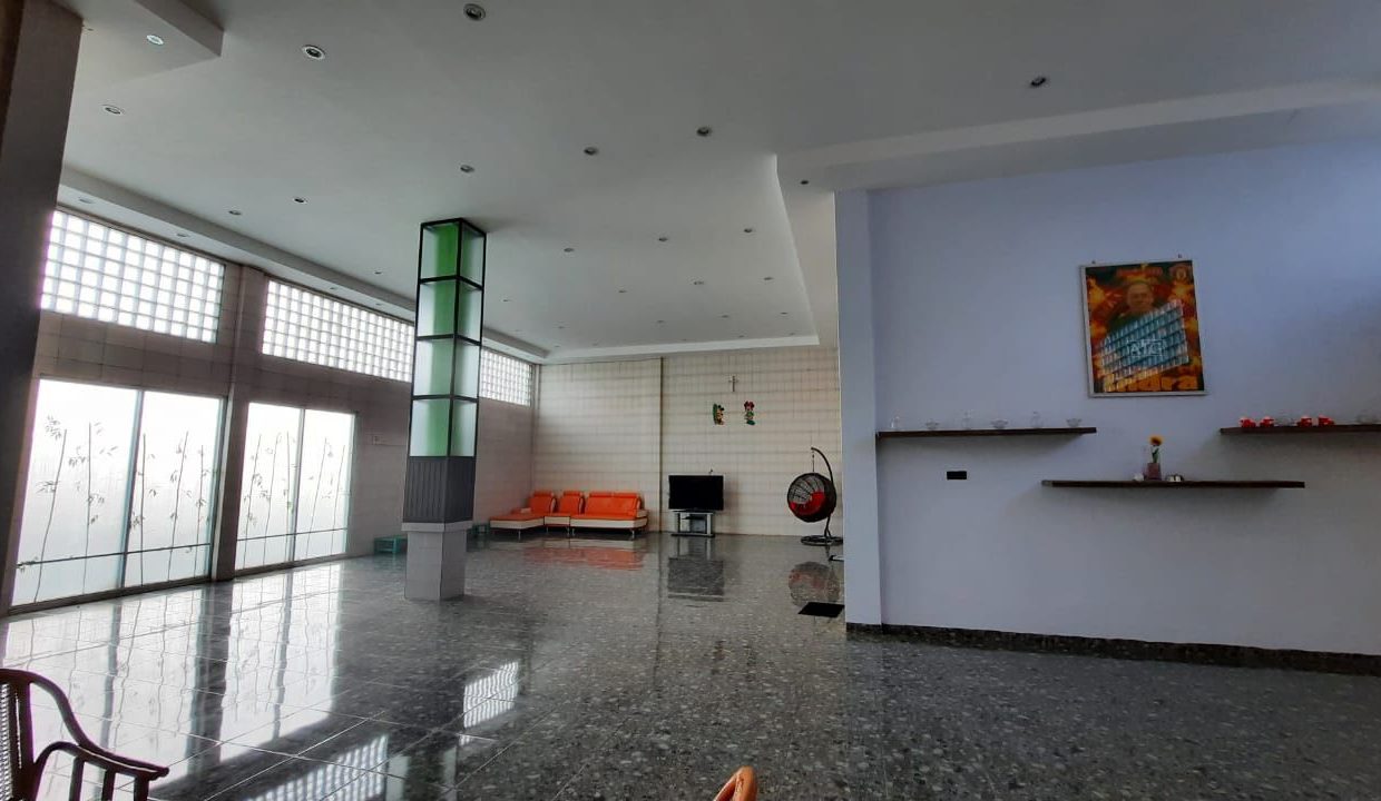 Dijual Rumah Besar Area Kenten (4)