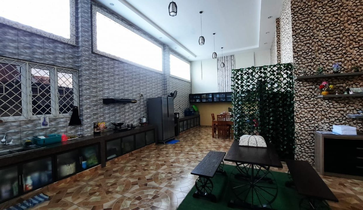 Dijual Rumah Besar Area Kenten (6)