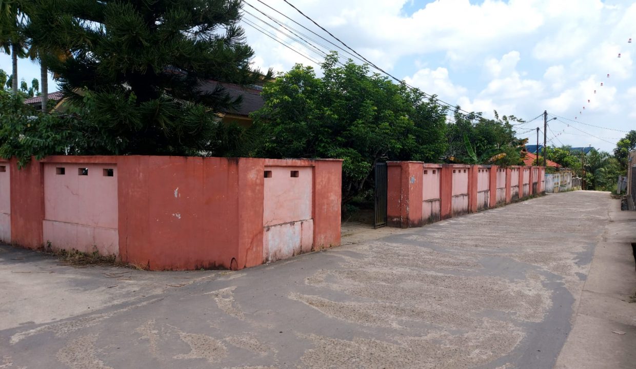 Dijual Rumah dengan Halaman Luas Jl Letjen Harun Sohar (1)