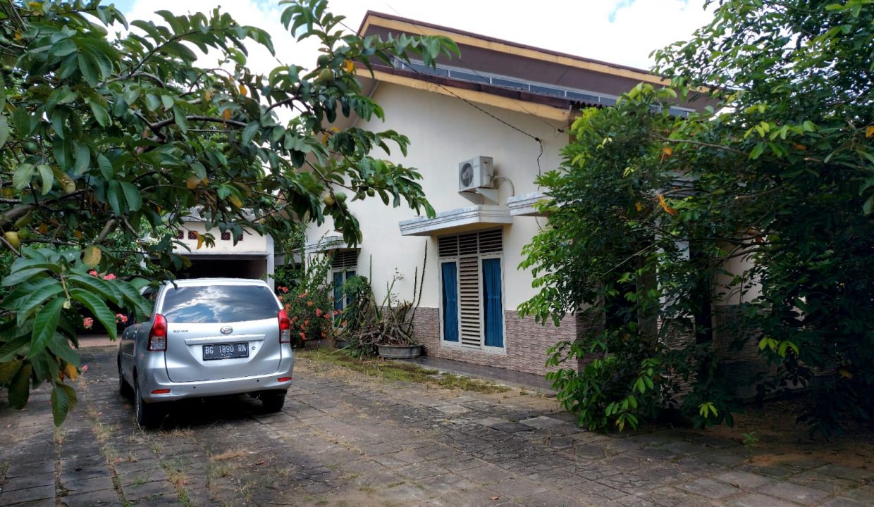 Dijual Rumah dengan Halaman Luas Jl Letjen Harun Sohar (2)