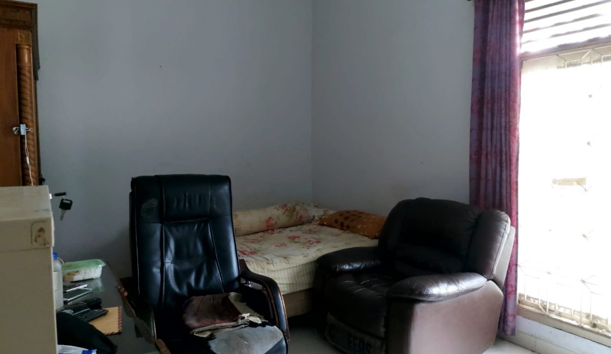 Dijual Rumah dengan Halaman Luas Jl Letjen Harun Sohar (4)