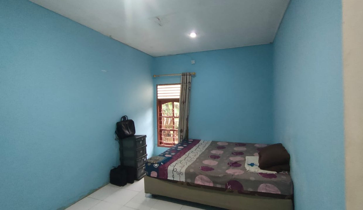 Dijual rumah di jalan Kemang Manis (3)