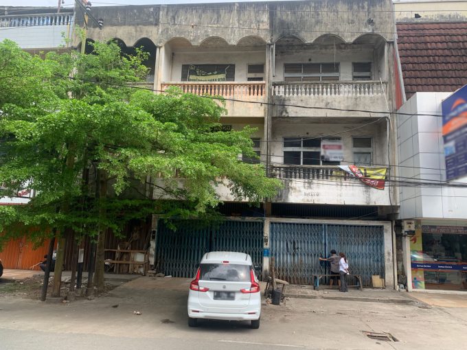 Disewakan 3 Unit Ruko Gandeng 3 Lantai di Pusat Kota