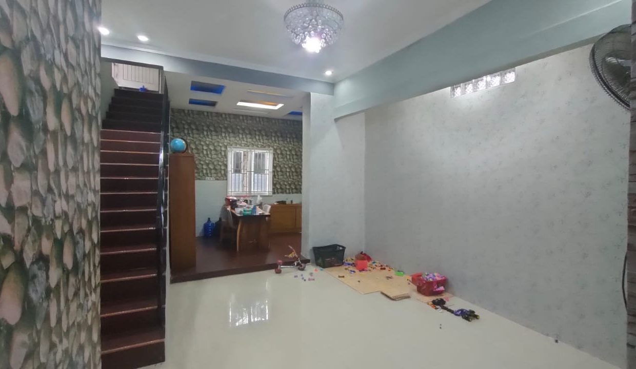 dijual rumah 2 lantai depan gramedia (2)