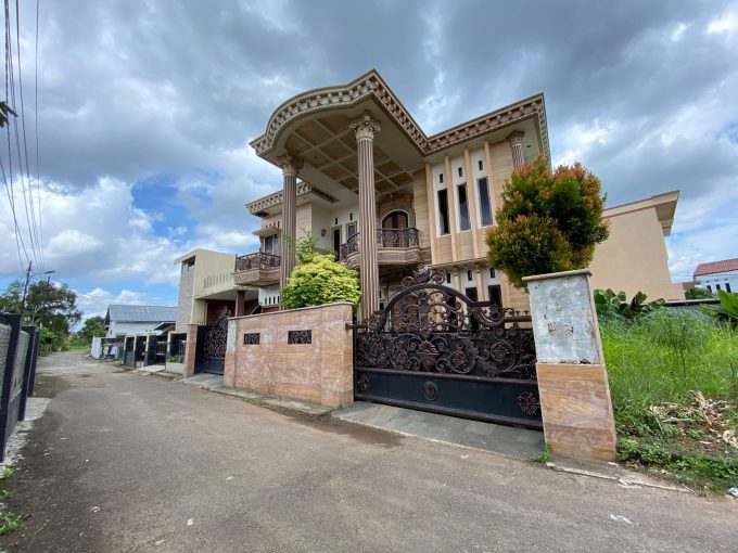 Dijual Rumah 2 Lantai Lokasi Premium Demang Lebar Daun Palembang