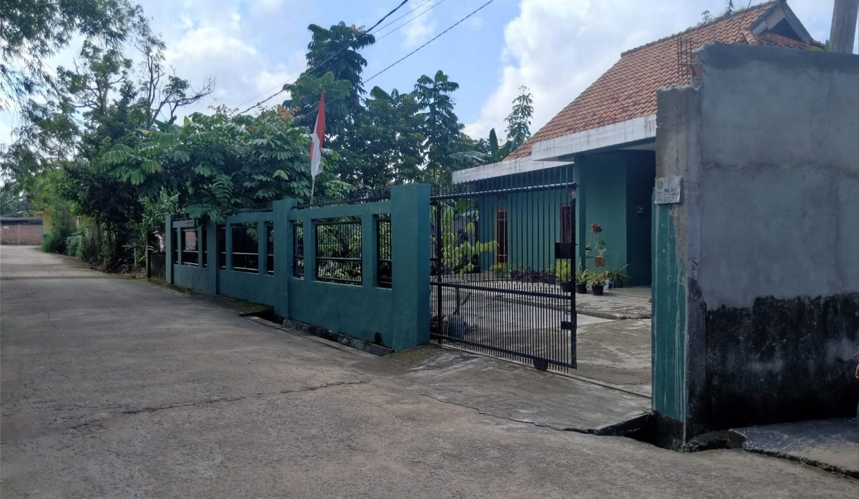 DIJUAL RUMAH ASRI DAN HALAMAN DEPAN LUAS (1)