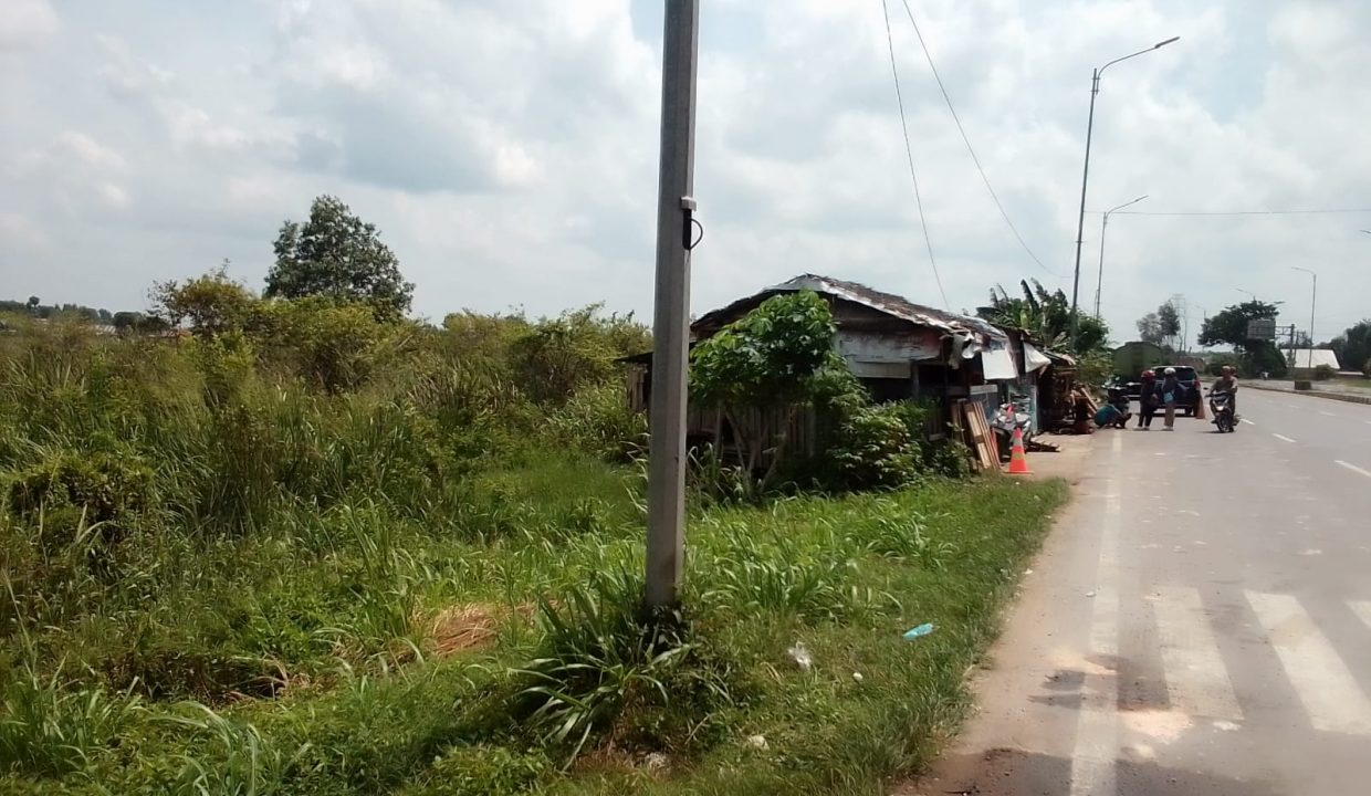 Jalan Raya Lintas Timur (1)