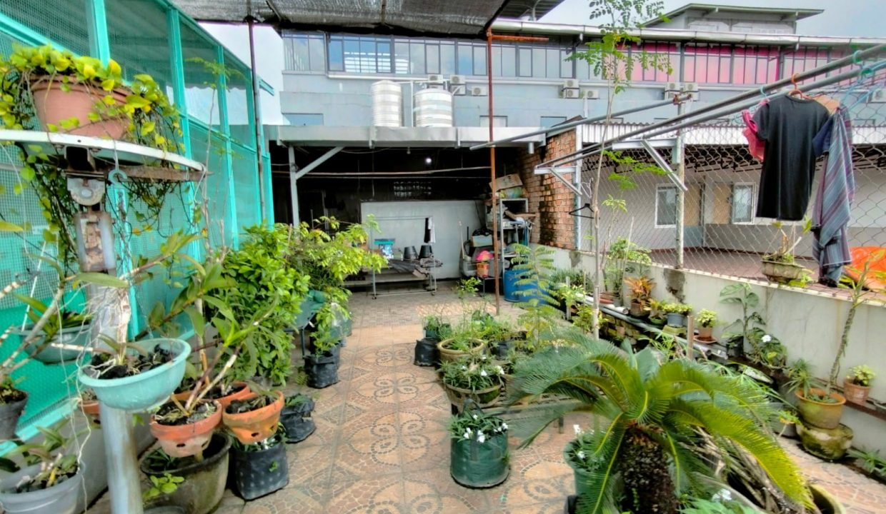 Di Jual 2 unit ruko gandeng 3,5 lantai full furnish & usaha yg masih berjalan di Jl. Mayor Salim Batubara (3)