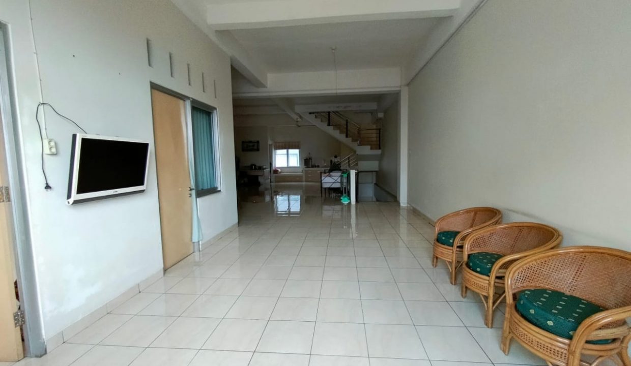 Di Jual 2 unit ruko gandeng 3,5 lantai full furnish & usaha yg masih berjalan di Jl. Mayor Salim Batubara (6)