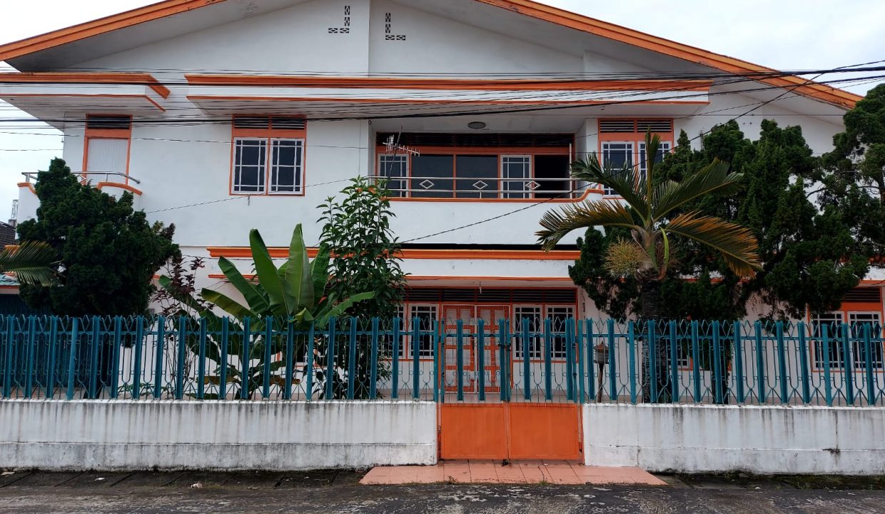 Dijual Rumah Besar Dengan Halaman Luas di Jalan Kebun Karet Ilir Timur 1 Palembang (1)