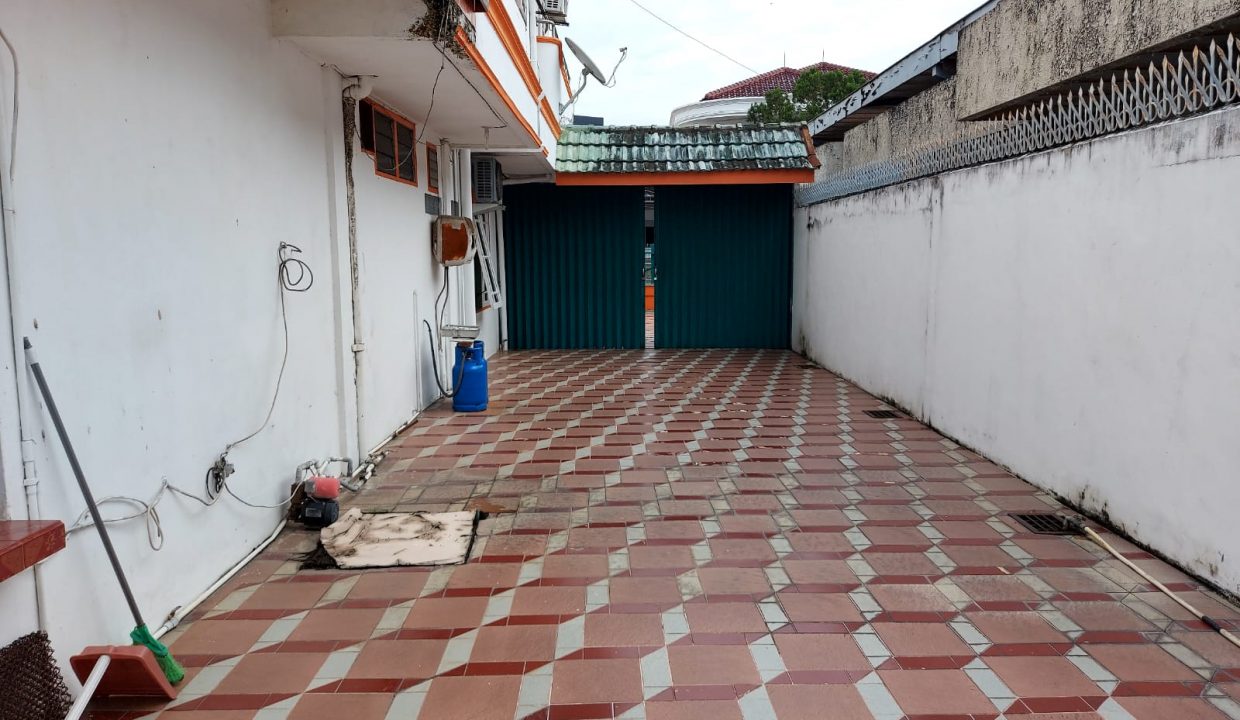 Dijual Rumah Besar Dengan Halaman Luas di Jalan Kebun Karet Ilir Timur 1 Palembang (10)