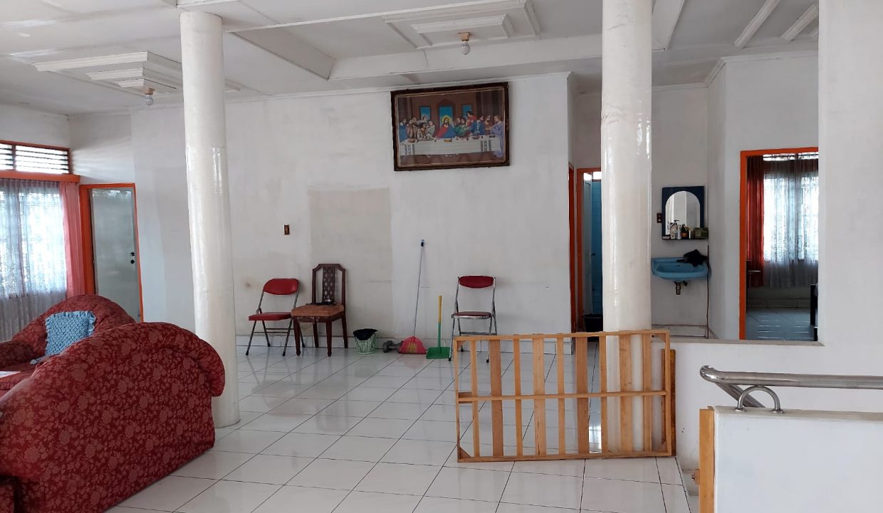 Dijual Rumah Besar Dengan Halaman Luas di Jalan Kebun Karet Ilir Timur 1 Palembang (4)