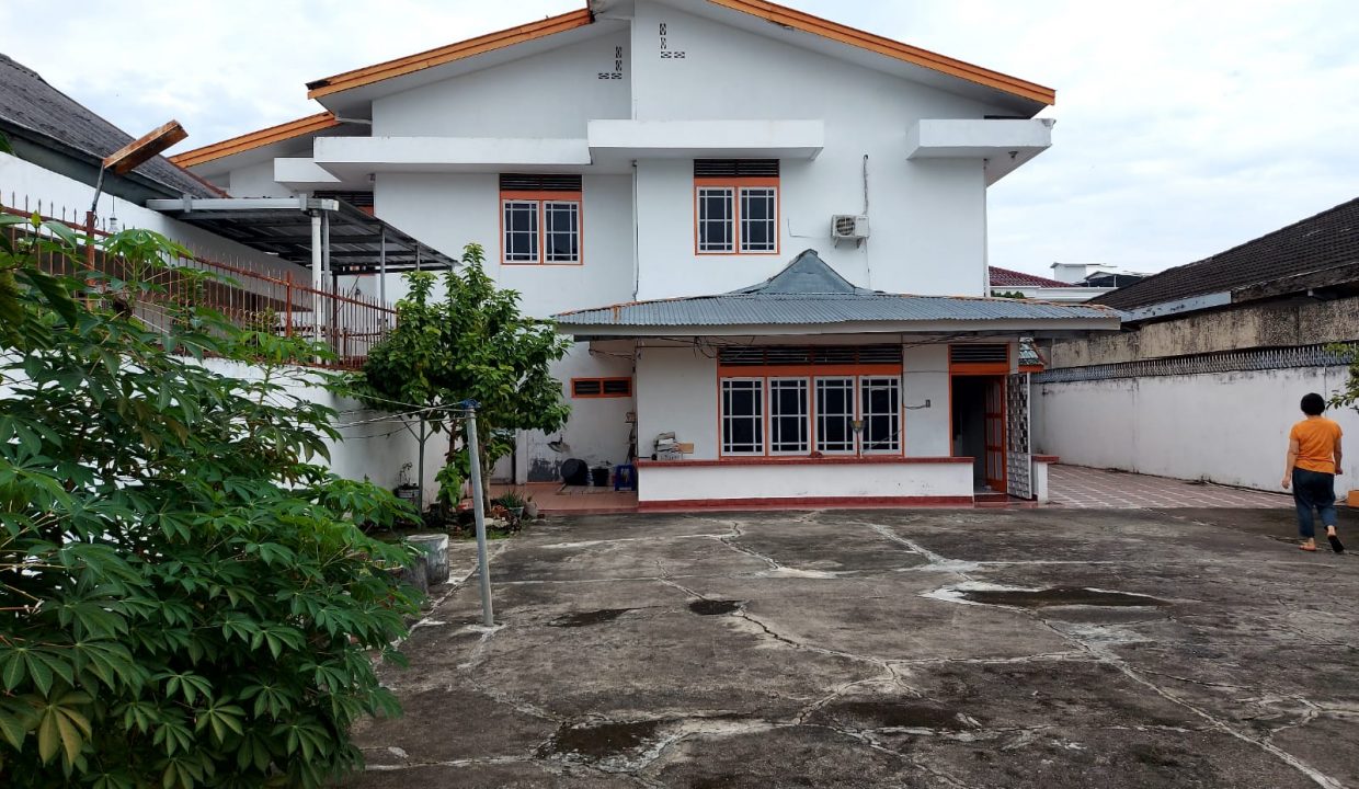 Dijual Rumah Besar Dengan Halaman Luas di Jalan Kebun Karet Ilir Timur 1 Palembang (6)