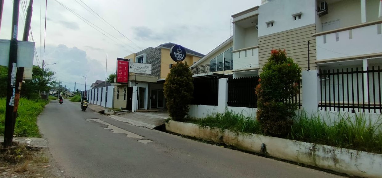 Dijual Gedung Penginapan Red Doorz (0,9)