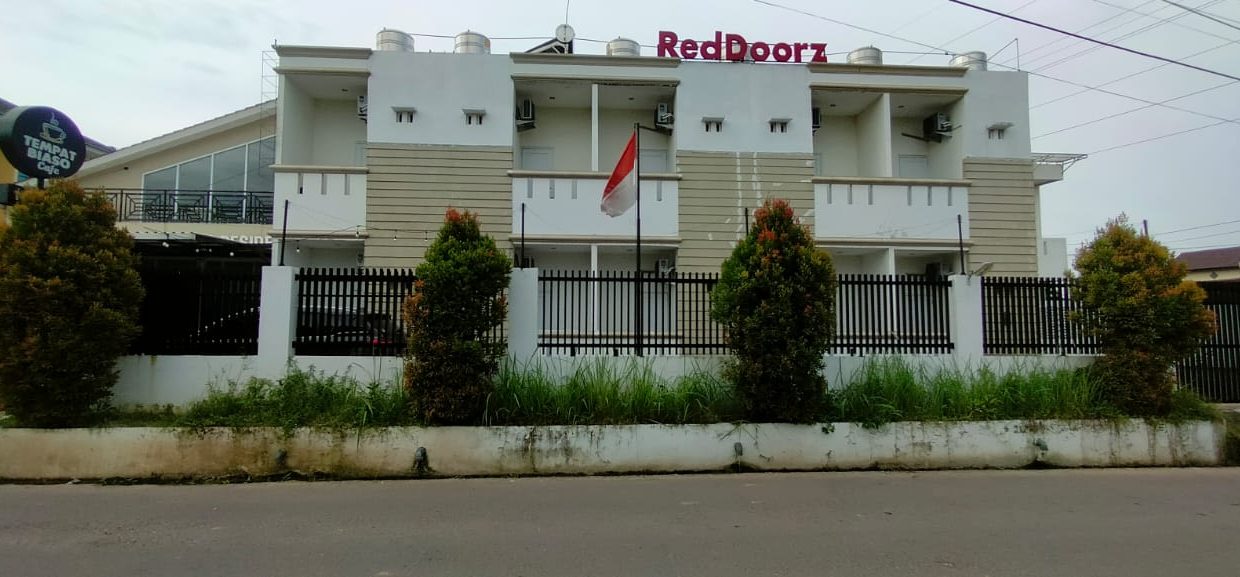Dijual Gedung Penginapan Red Doorz (1)