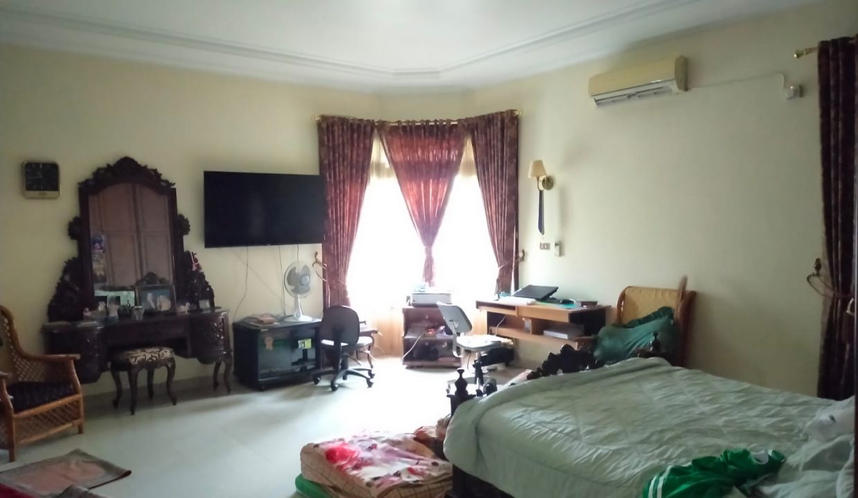Dijual Rumah Mewah dengan tanah yang luas dijalan Hang Jebat (2)