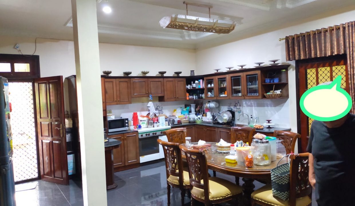 Dijual Rumah Mewah dengan tanah yang luas dijalan Hang Jebat (3)