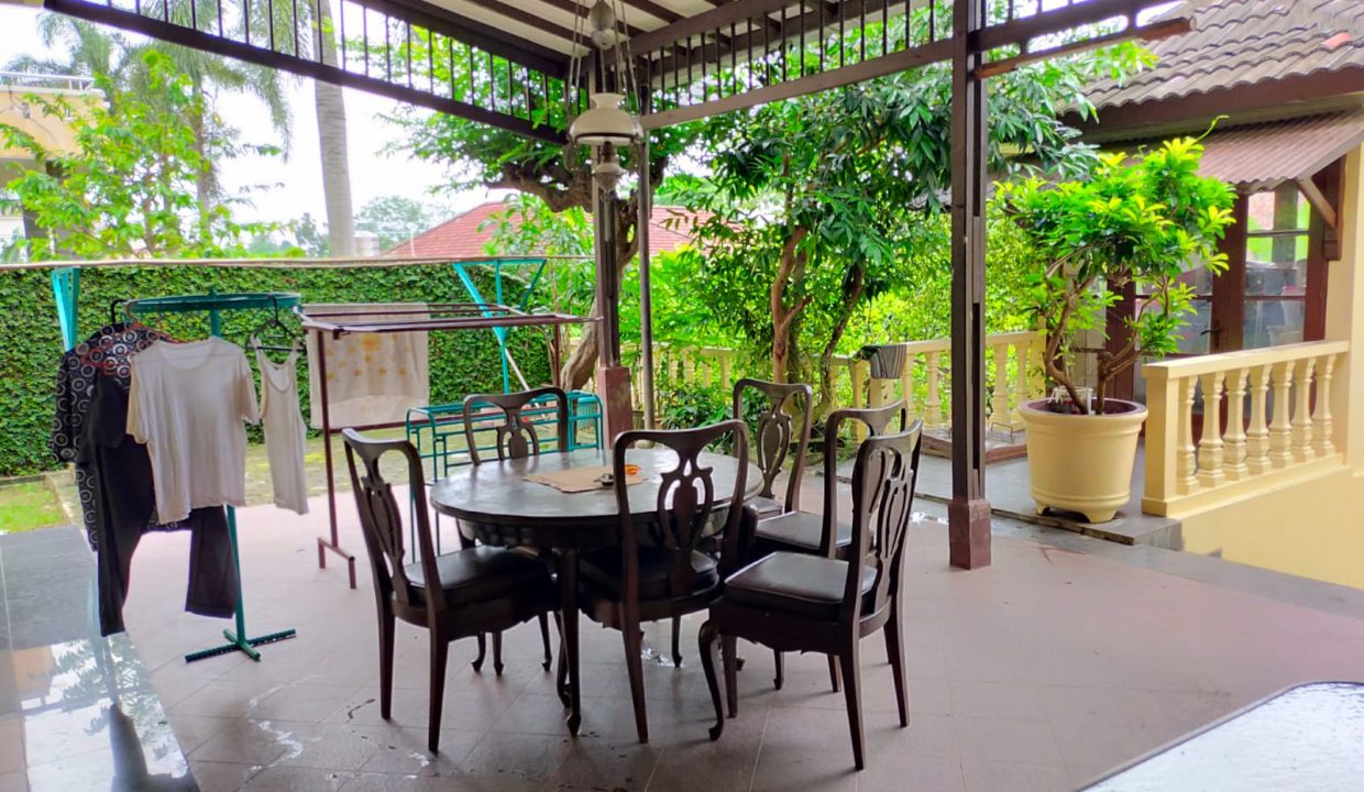 Dijual Rumah Mewah dengan tanah yang luas dijalan Hang Jebat (4)